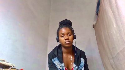 Esmeralda28 live cam on Cam4