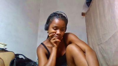Esmeralda28 live cam on Cam4