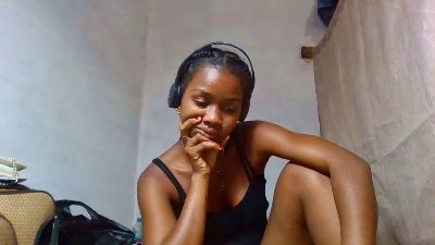 Esmeralda28 live cam on Cam4