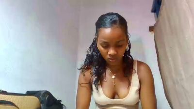 Esmeralda28 live cam on Cam4