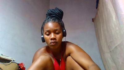 Esmeralda28 live cam on Cam4