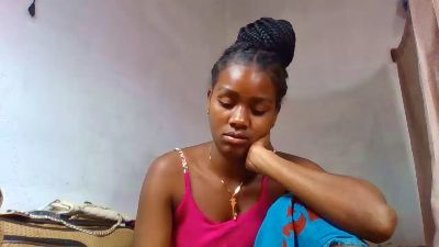 Esmeralda28 live cam on Cam4