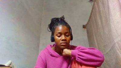 Esmeralda28 live cam on Cam4