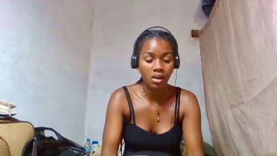Esmeralda28 live cam on Cam4