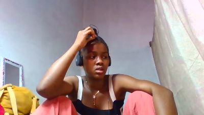 Esmeralda28 live cam on Cam4