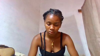 Esmeralda28 live cam on Cam4