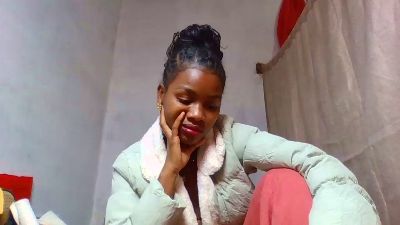 Esmeralda28 live cam on Cam4