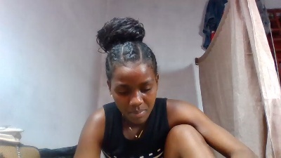 Esmeralda28 live cam on Cam4
