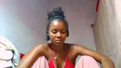 Esmeralda28 live cam on Cam4