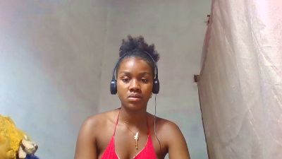 Esmeralda28 live cam on Cam4