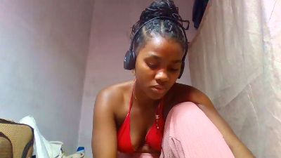 Esmeralda28 live cam on Cam4