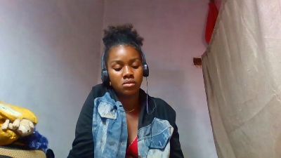 Esmeralda28 live cam on Cam4