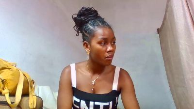Esmeralda28 live cam on Cam4