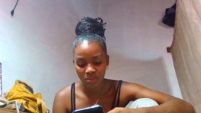 Esmeralda28 live cam on Cam4