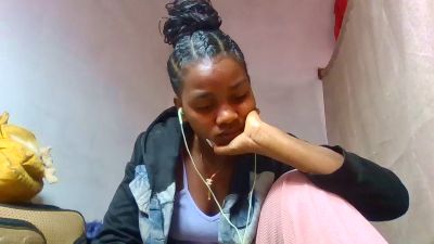 Esmeralda28 live cam on Cam4