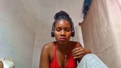 Esmeralda28 live cam on Cam4
