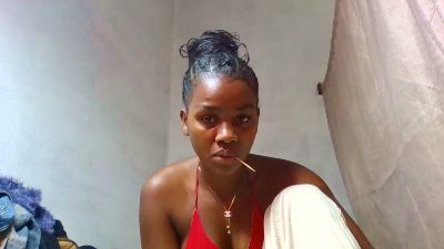 Esmeralda28 live cam on Cam4