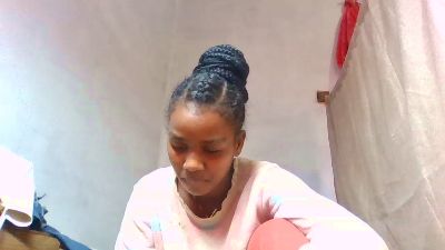 Esmeralda28 live cam on Cam4
