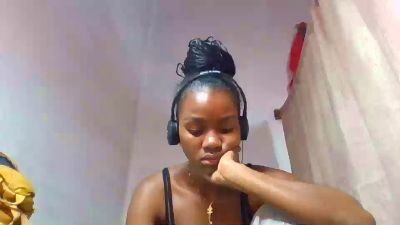 Esmeralda28 live cam on Cam4