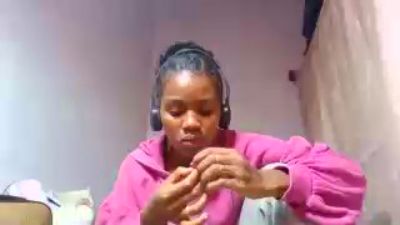 Esmeralda28 live cam on Cam4