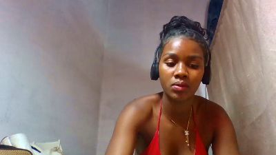 Esmeralda28 live cam on Cam4