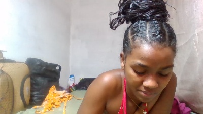 Esmeralda28 live cam on Cam4
