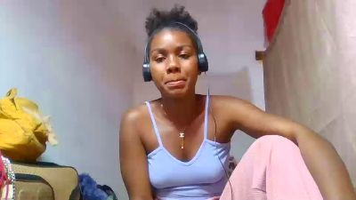 Esmeralda28 live cam on Cam4