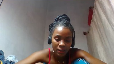 Esmeralda28 live cam on Cam4