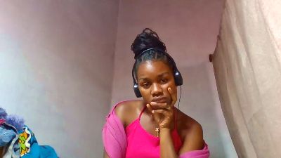 Esmeralda28 live cam on Cam4