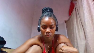 Esmeralda28 live cam on Cam4
