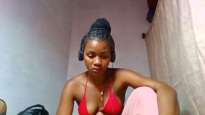 Esmeralda28 live cam on Cam4