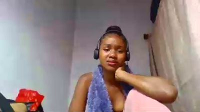 Esmeralda28 live cam on Cam4