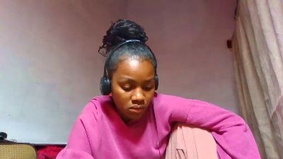 Esmeralda28 live cam on Cam4