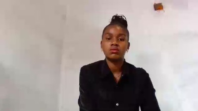 Esmeralda28 live cam on Cam4