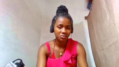 Esmeralda28 live cam on Cam4