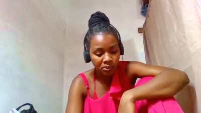 Esmeralda28 live cam on Cam4