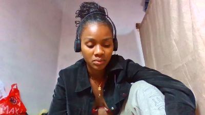 Esmeralda28 live cam on Cam4