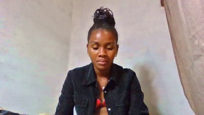 Esmeralda28 live cam on Cam4