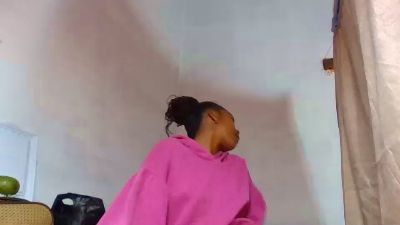 Esmeralda28 live cam on Cam4