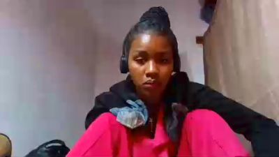 Esmeralda28 live cam on Cam4