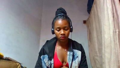 Esmeralda28 live cam on Cam4