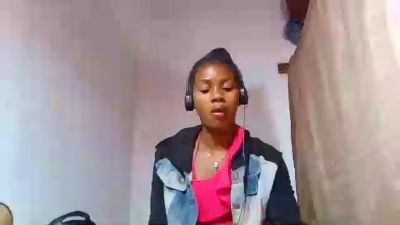Esmeralda28 live cam on Cam4