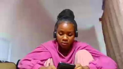Esmeralda28 live cam on Cam4