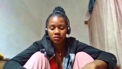 Esmeralda28 live cam on Cam4