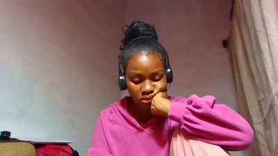 Esmeralda28 live cam on Cam4