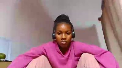 Esmeralda28 live cam on Cam4