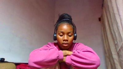 Esmeralda28 live cam on Cam4