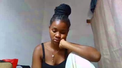 Esmeralda28 live cam on Cam4