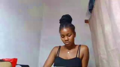 Esmeralda28 live cam on Cam4