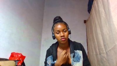 Esmeralda28 live cam on Cam4